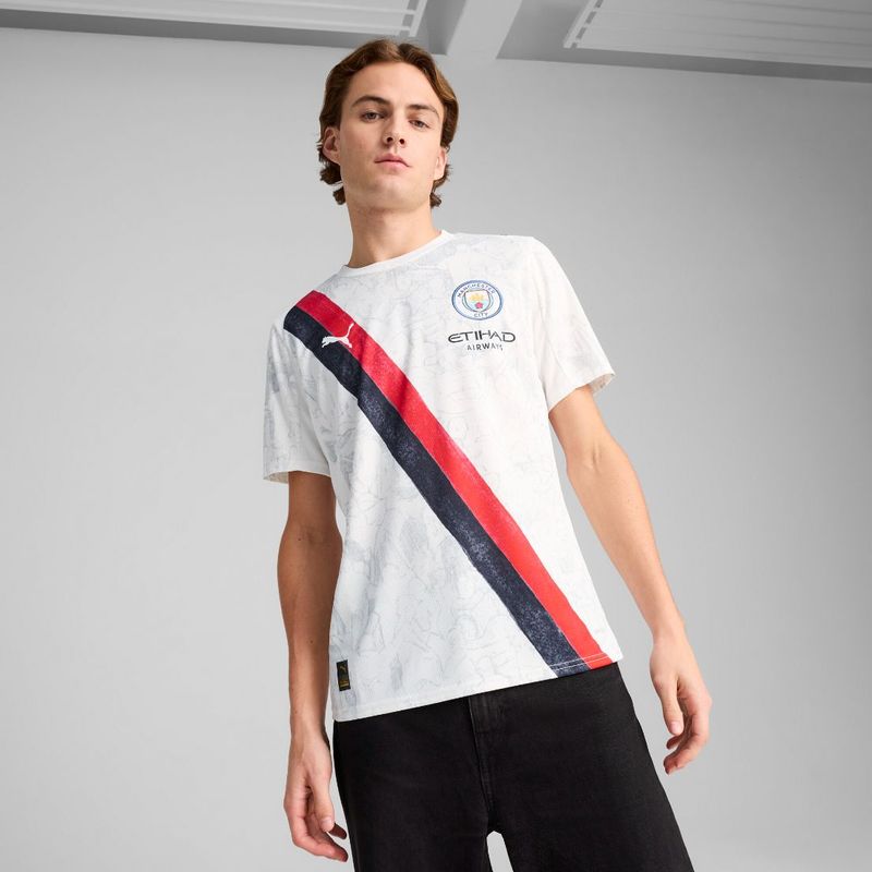 78106807-000-3.jpg