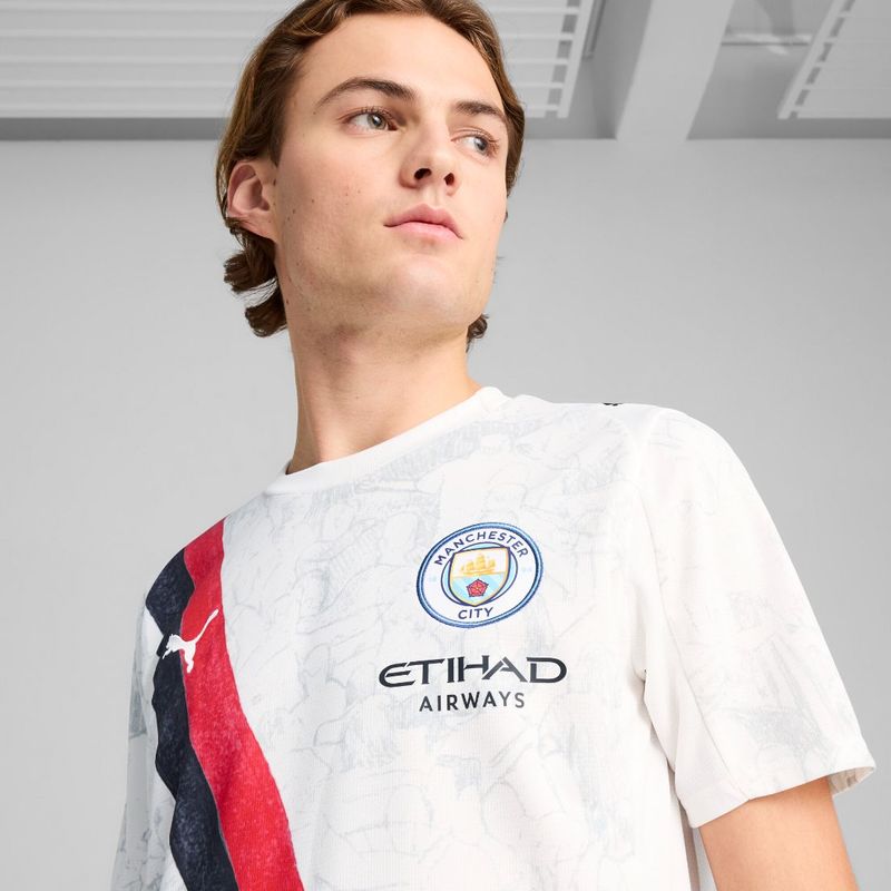 78106807-000-4.jpg